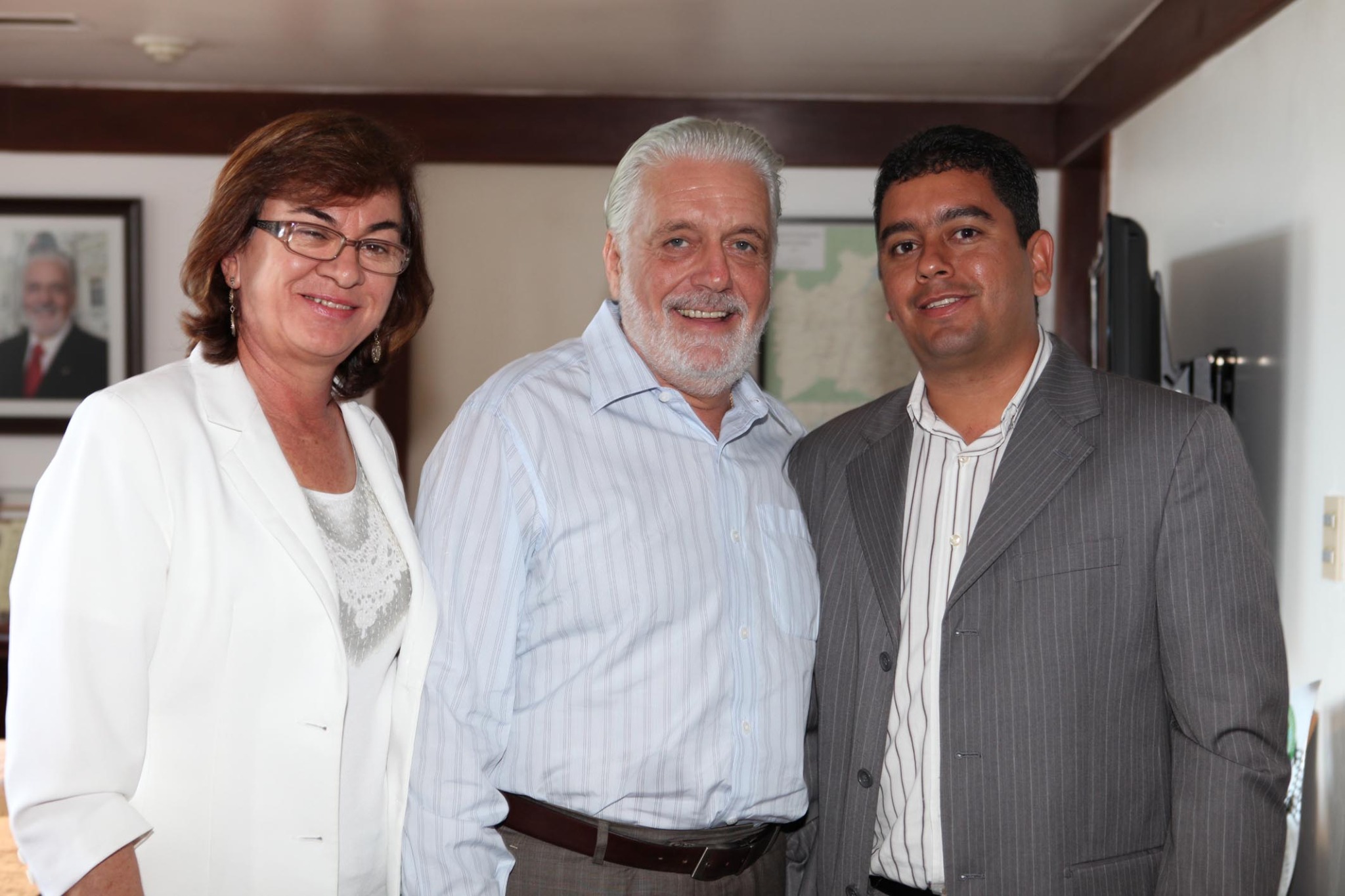 Neusa Cadore com Jaques Wagner e uma liderança de Morpará em 2011